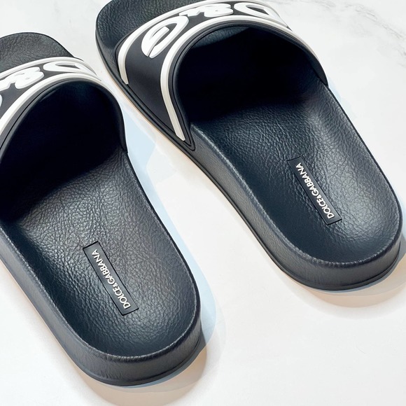💛SOLD🖤 Dolce & Gabbana Rubber Pool Slides DG logo in Black/White - Picture 6 of 9